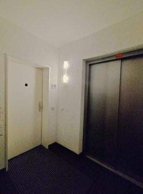 b_Hotelzugang, Etage, Aufzug