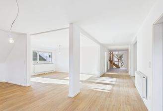 Flur zu Treppe DG1.jpg