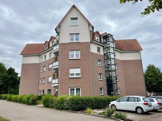 Frontansicht : Außenfahrstuhl