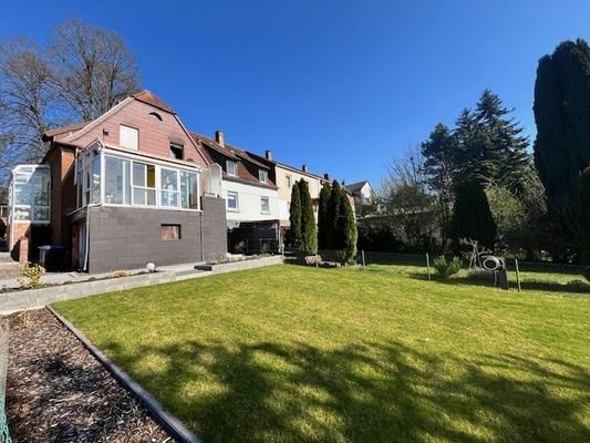 Ansicht Rückseite mit Garten