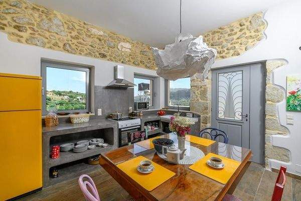 MIT VIDEO: Kreta, Sitia: Meisterhaft renoviertes Haus mit zwei Schlafzimmern in der Landschaft von Sitia