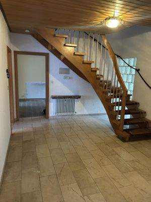 EG - Flur mit Treppenaufgang