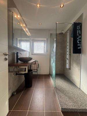 E 707 Badezimmer.jpg