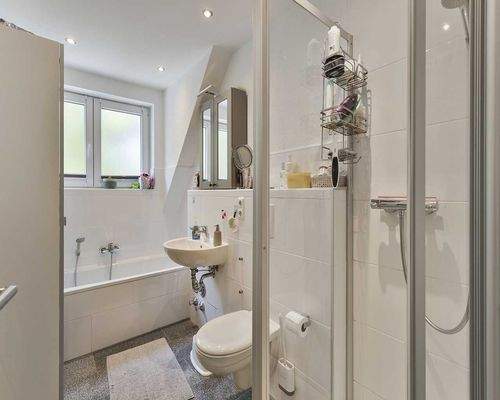 Badezimmer (Whg. DG)