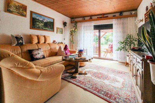 Wohnzimmer mit Terrasse