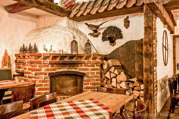 2652020i4 Köhlerhütte_innen