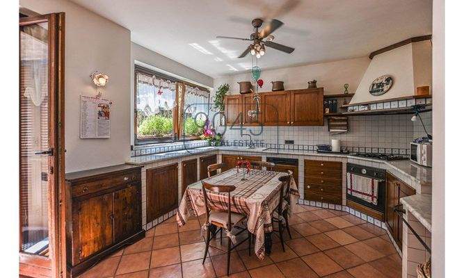 Elegante Villa mit Meerblick in der bezaubernden Hügellandschaft der Marken
