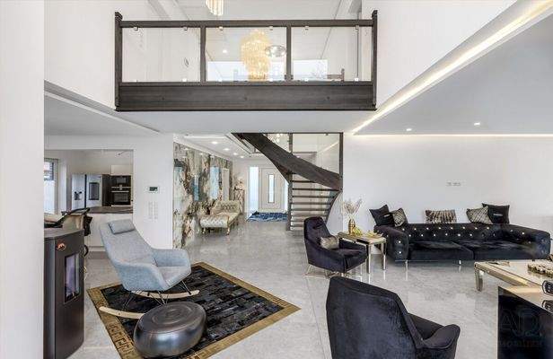 offener Wohnbereich/Galerie