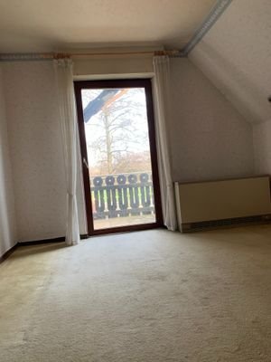 Zimmer im 1. OG mit Ausgang zum Balkon
