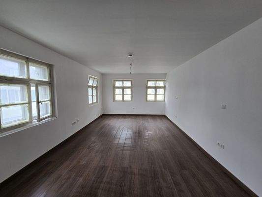 Sanierte Wohnung 2.OG