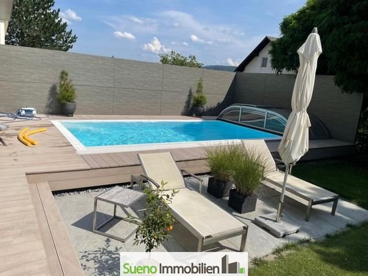 Pool mit Kuppel
