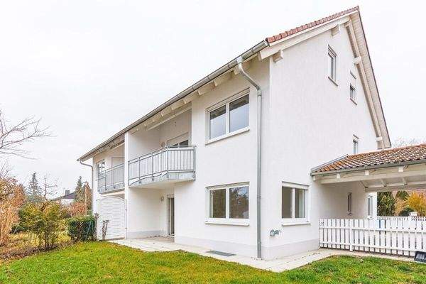 Außenansicht mit Garten