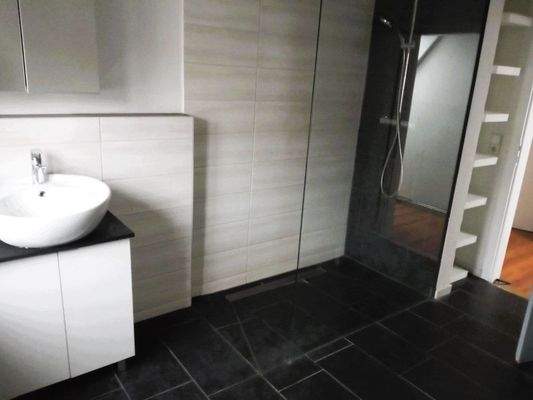 Tageslichtbad OG m. Dusche