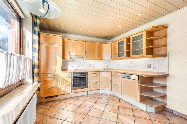 Küche mit Einbauküche