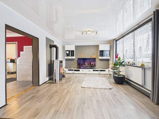 Wohnzimmer mit Kamin