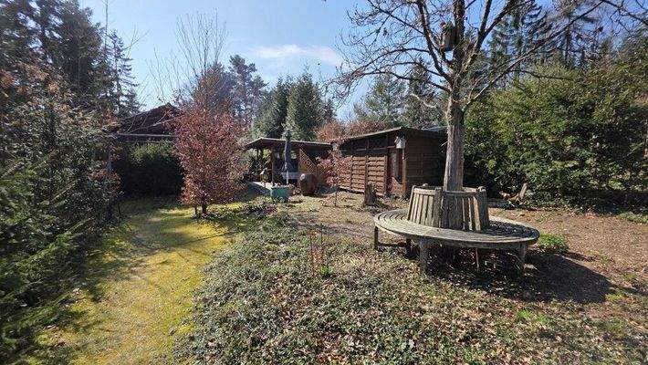 schön angelegter Garten