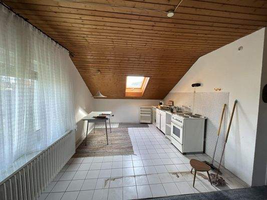 Zimmer mit Küchenzeile DG