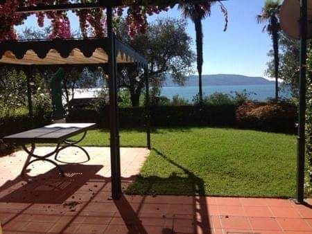 Terrasse mit Pavillon