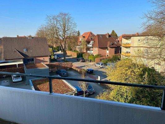 Mit Zugang zum Balkon