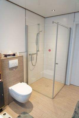 Bad mit bodengleicher Dusche