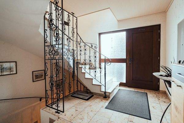 Eingangsbereich mit Treppenhaus