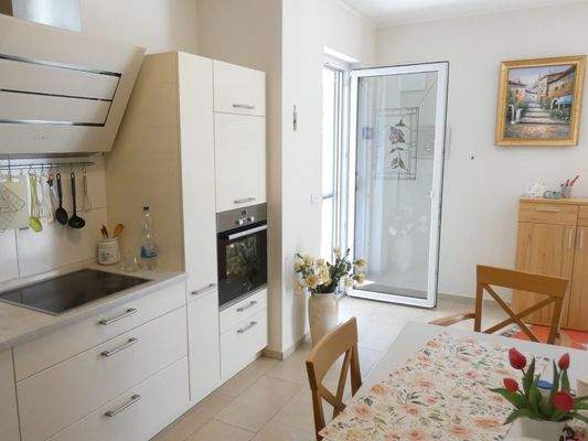 Küche + Zugang zur Terrasse