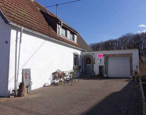 Hauseingang und Garage