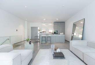 Heller und einladender Sitzbereich