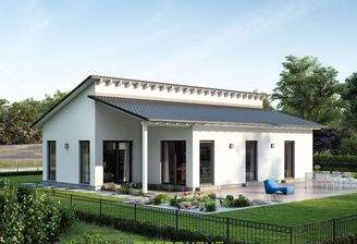 Moderner Fertighaus Bungalow comfortstyle von massa haus mit weißer Putzfassade, anthrazitfarbenem P