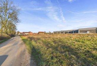 Feldweg am Grundstück