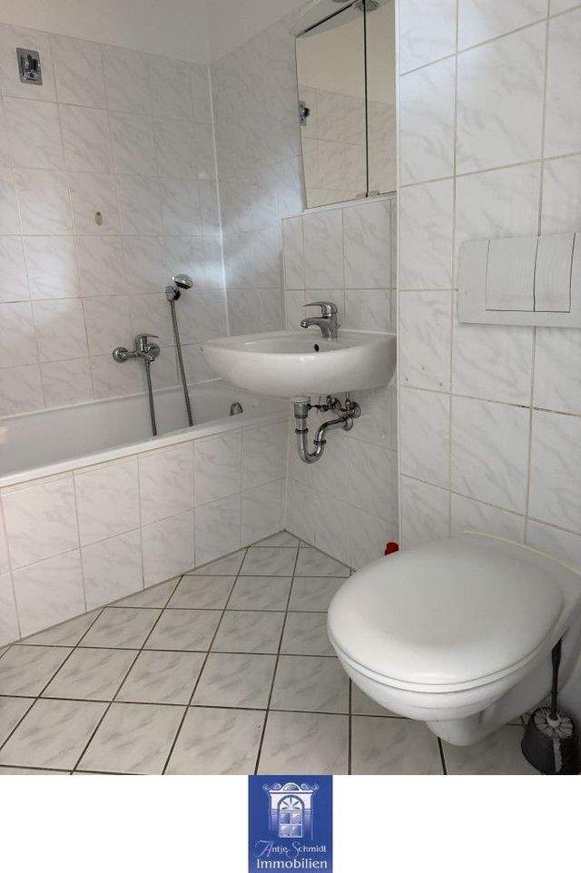 Perfekte Wohnung, Bad mit Wanne, separate Küche! - Photo 2