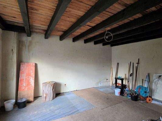 Zimmer hinter Garage