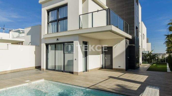 Detached Villas with Sea Views in Alicante San Miguel de Salinas