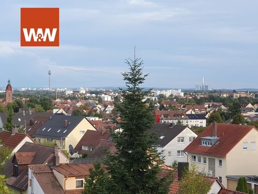 Unverbaubarer Frei- und Weitblick vom DG über die Dächer von Zirndorf bis nach Nürnberg