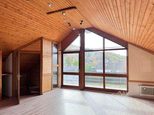 DG Links die Wendeltreppe, geradeaus die Logia