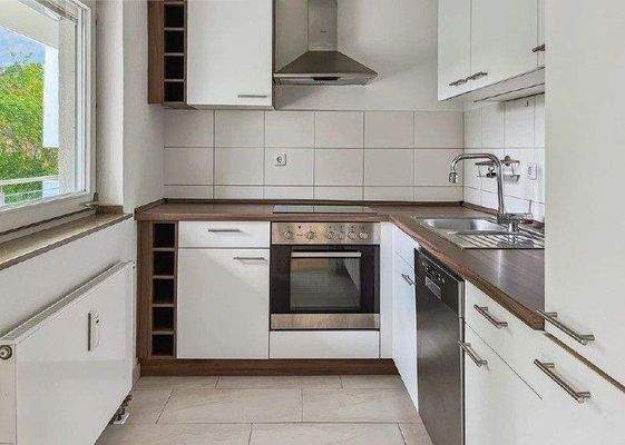 Küche mit Einbauküche.jpg