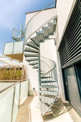Balkon mit Wendeltreppe
