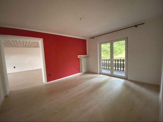 DG - Esszimmer mit Zugang zum Balkon