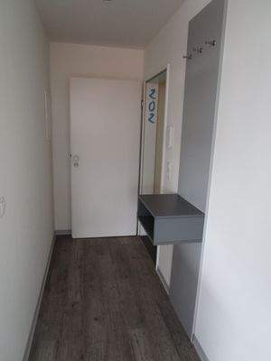 Eingangsbereich mit Garderobe.JPG
