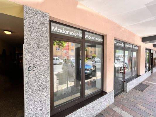 Große Schaufensterfront