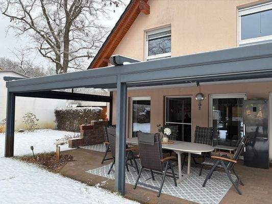 Pergola kann vollständig geschlossen werden