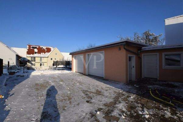 Hof - Garagen - Zwischenbau