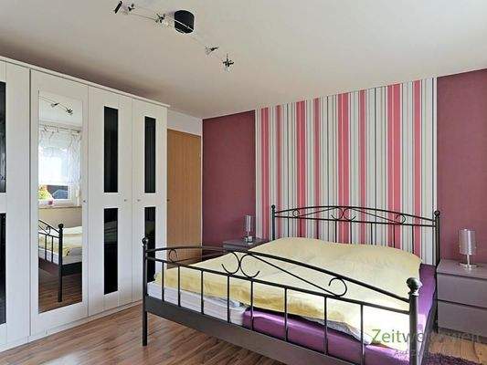 großer Kleiderschrank