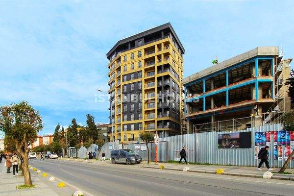 Ready-to-Move Apartments in a Complex Near Main Road in Istanbul