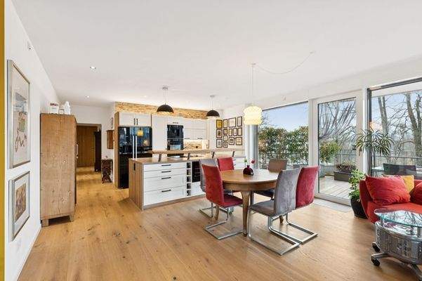 Essbereich mit offener Küche