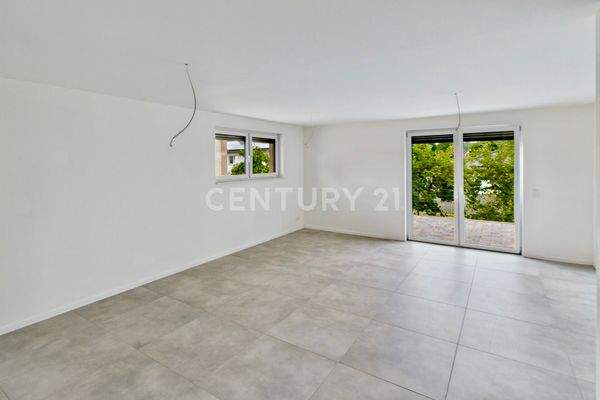 Großer Wohnbereich mit viel Platz und lichtdurchflutet