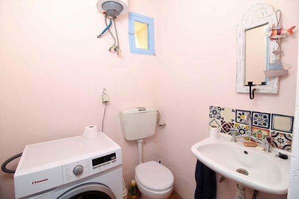 Schönes Steinhaus zum Verkauf mit Meerblick in Aspro