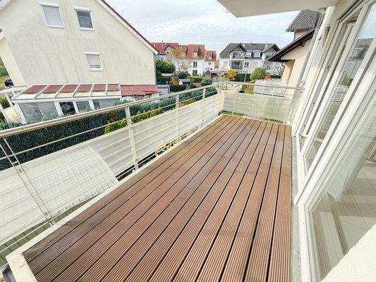 Balkon (Wohn-/Essbereich)