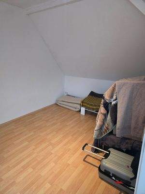 Wohn- + Schlafzimmer