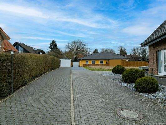 Nachbarschaft und Zufahrt